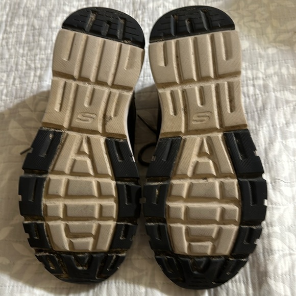 Skechers casual walking shoes men’s size 9.5. Canvas upper - Picture 2 of 6